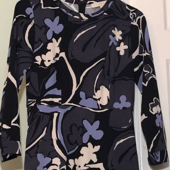 LOFT Paint Floral Flare Dress, size 0,
Poly/spandex, on-seam pockets - Picture 4 of 9